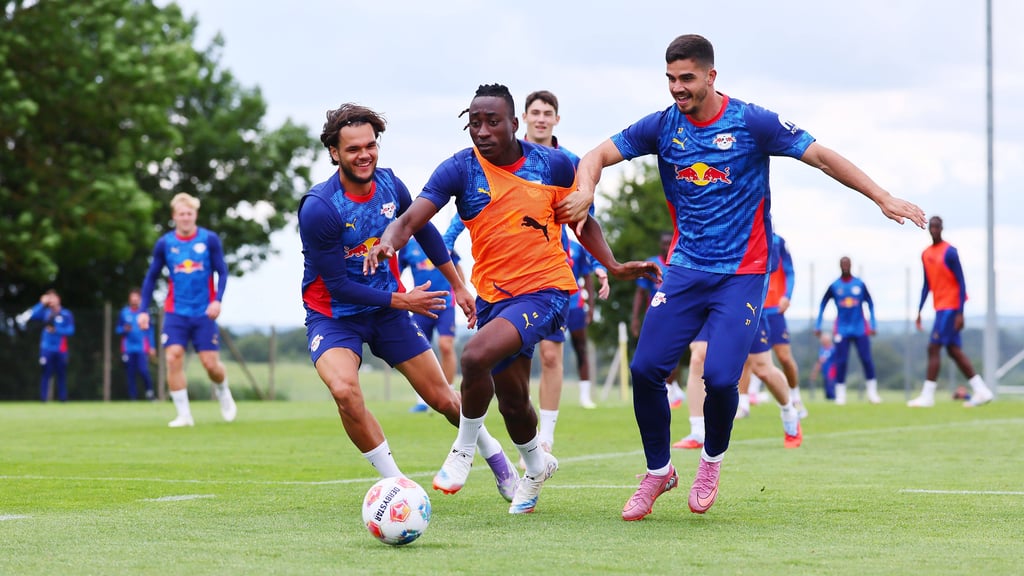 Andre Silva (rechts) würde gerne zurück zu Werder Bremen wechseln.