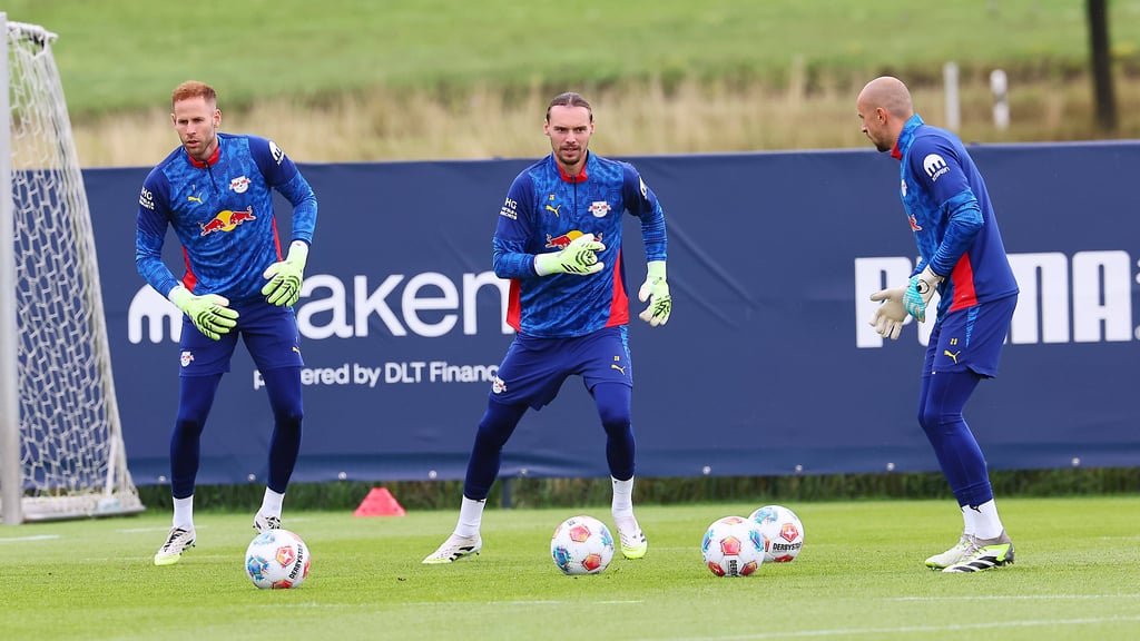 Péter Gulácsi, Maarten Vandevoordt und Leopold Zingerle im Training.