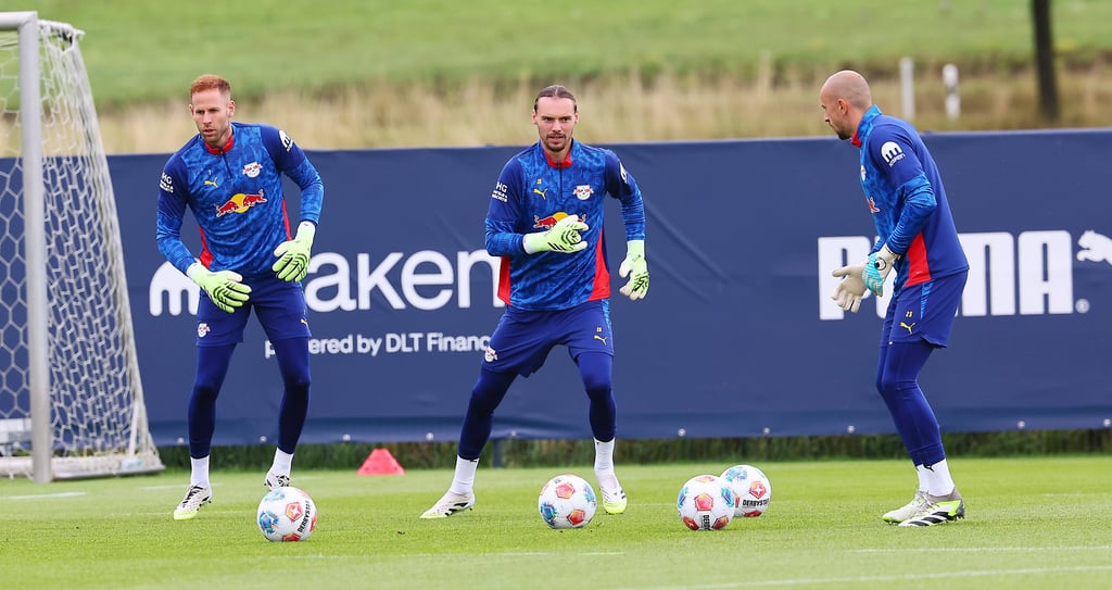 Péter Gulácsi, Maarten Vandevoordt und Leopold Zingerle im Training.