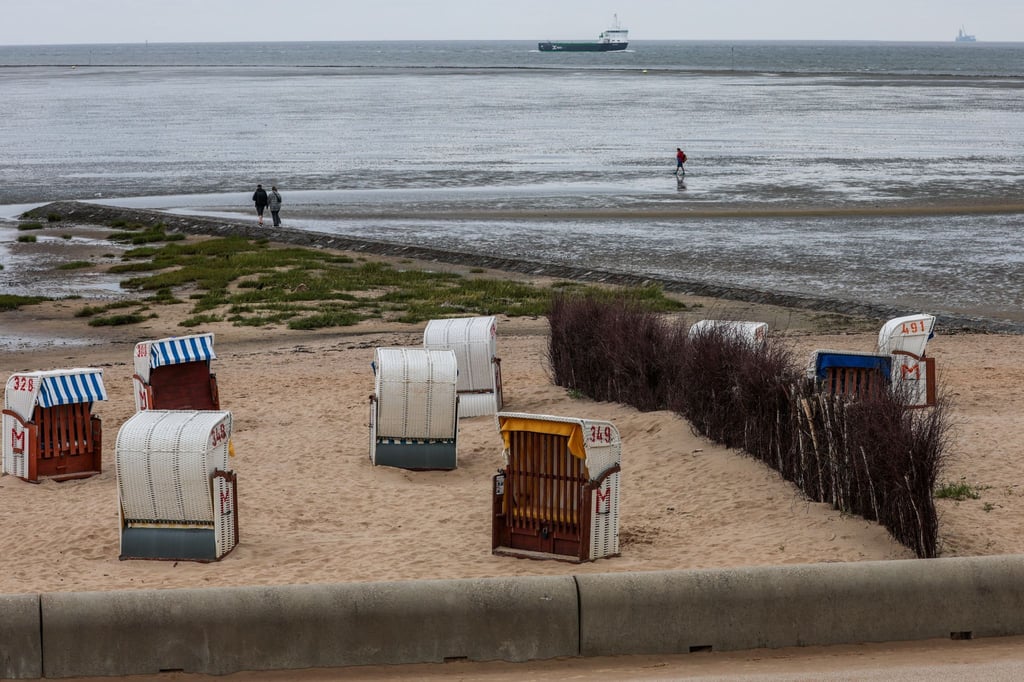 Wechselhaftes Wetter hat im Juli an der Küste nicht ganz so häufig zum Strandurlaub eingeladen. (Archivbild)