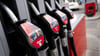 Die Preise für Diesel und Superbenzin haben sich in den vergangenen Jahren immer wieder angenähert. (Archivbild)