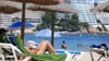 Für alle, die es ganz genau nehmen wollen: Maßgeblich für die Entfernung vom Hotel zum Strand ist nicht die Wasserlinie, sondern der Punkt, an dem der Strandzugang liegt.