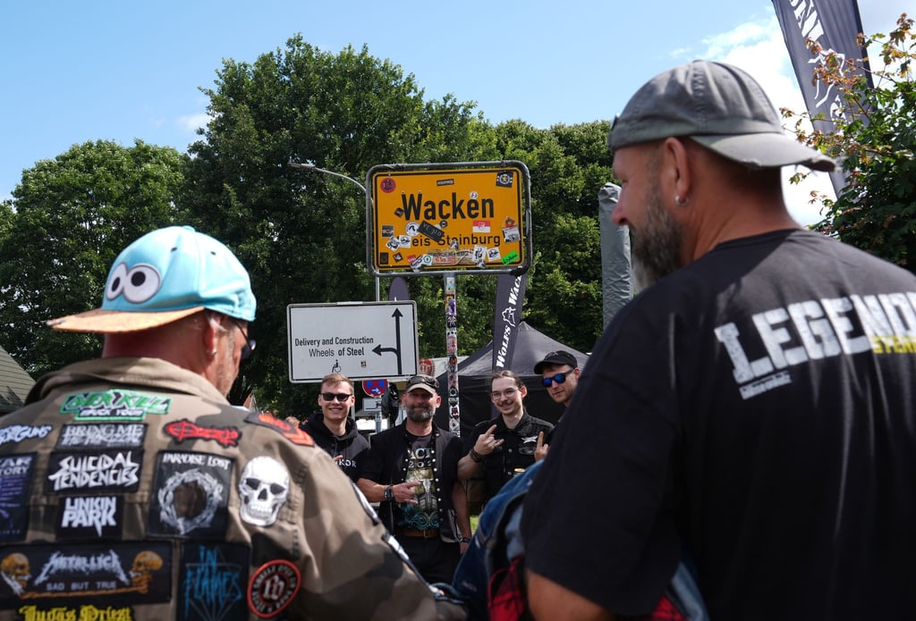 Beliebtes Motiv: Das Ortschild von Wacken.