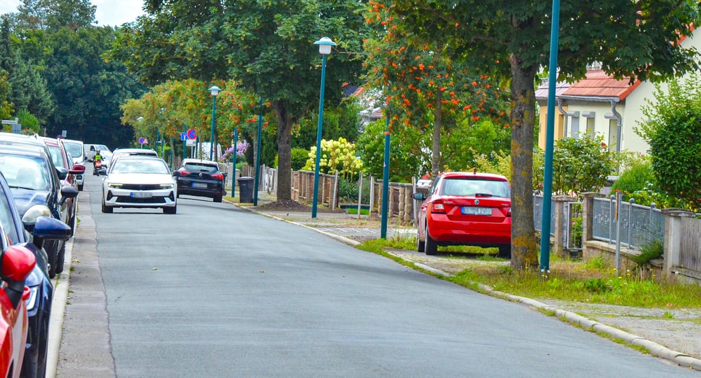 In der Clara-Zetkin-Straße in Oschersleben gibt es zur Zeit ein erhöhtes Verkehrsaufkommen.