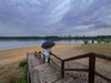 Kein Strandwetter: Das Seebad Edderitz (Kreis Anhalt-Bitterfeld) wurde durch den Regen geleert. 