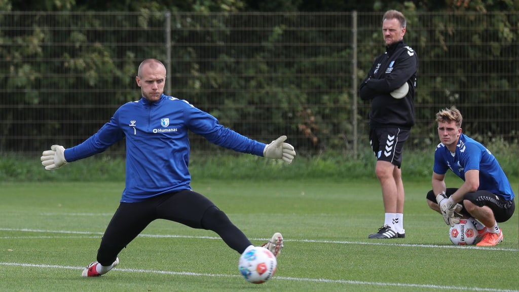 Dominik Reimann (links) bleibt auch unter Trainer Markus Fiedler Kapitän des FCM.