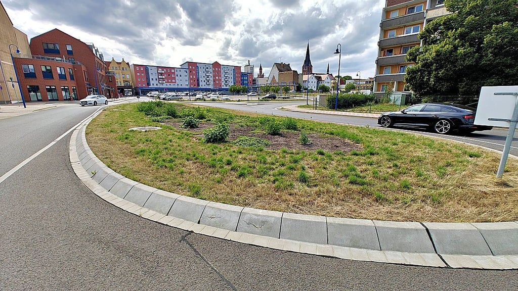 Das Innere des Kreisverkehrs in der Mühlstraße soll möglichst noch in diesem Jahr neu gestaltet werden.