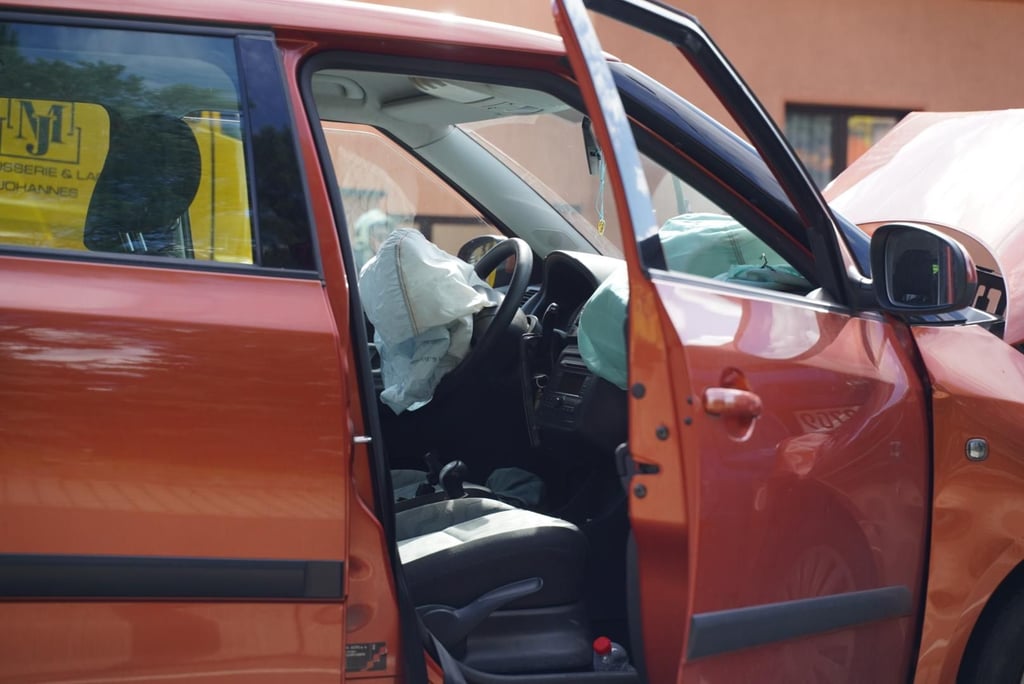 Bei einem der Fahrzeuge hat der Airbag ausgelöst.