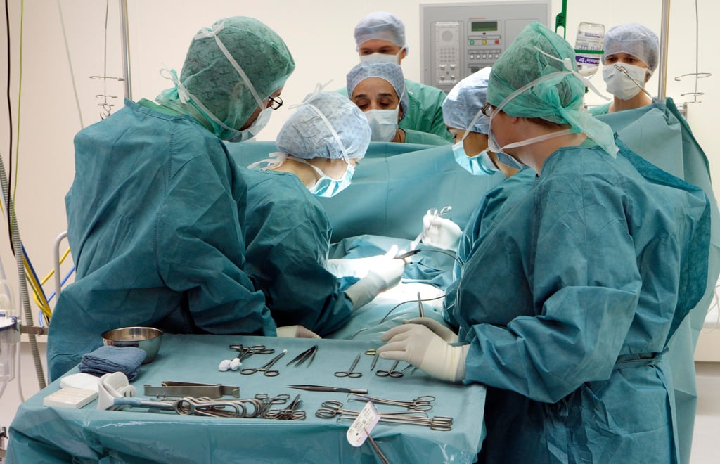 Ärzte während einer Operation