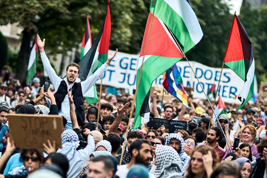 Die Polizei löst die Demonstration vorzeitig auf, später gibt es Kritik der Veranstalter. (Archivbild)