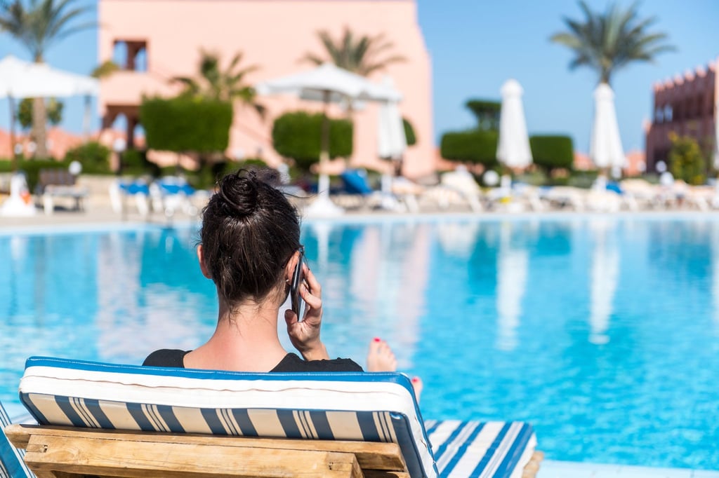 Realität für viele Beschäftigte: Einer aktuellen Umfrage zufolge arbeiten mehr als 57 Prozent der Deutschen gelegentlich oder sogar regelmäßig im Urlaub.