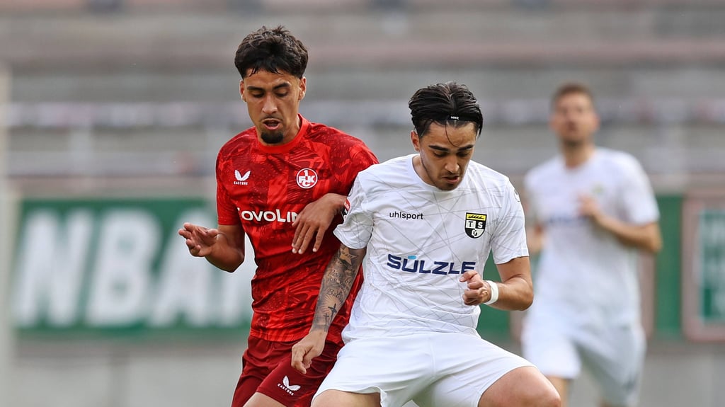 Yasin Zor (l.) ist kein Thema mehr beim 1. FC Magdeburg, der Ex-Lauterer hat einen neuen Verein gefunden.