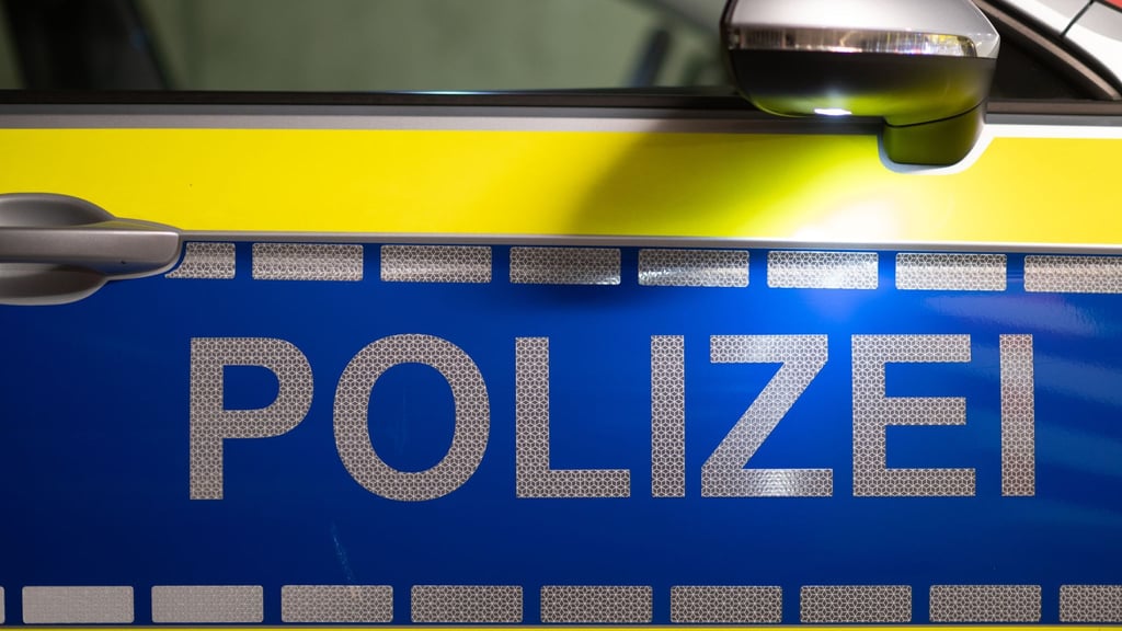 Ein 21-Jähriger raste in Naumburg vor einer Polizeikontrolle davon.