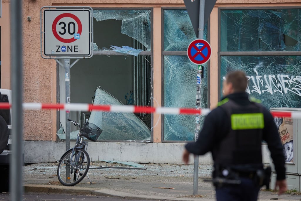 Nach der Explosion zweier mutmaßlicher Kugelbomben in der Silvesternacht in Schöneberg wird mittlerweile gegen zehn Tatverdächtige ermittelt. (Archivbild)