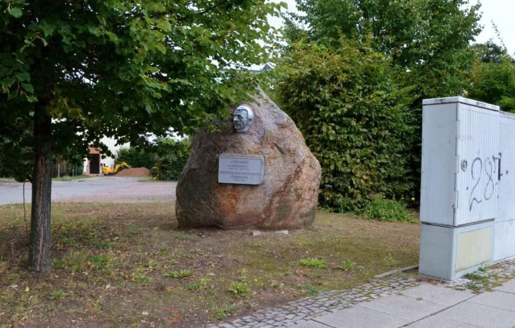 Gedenkstein für Alexander von Boremsky, nahe dem Gerätehaus der Feuerwehr.