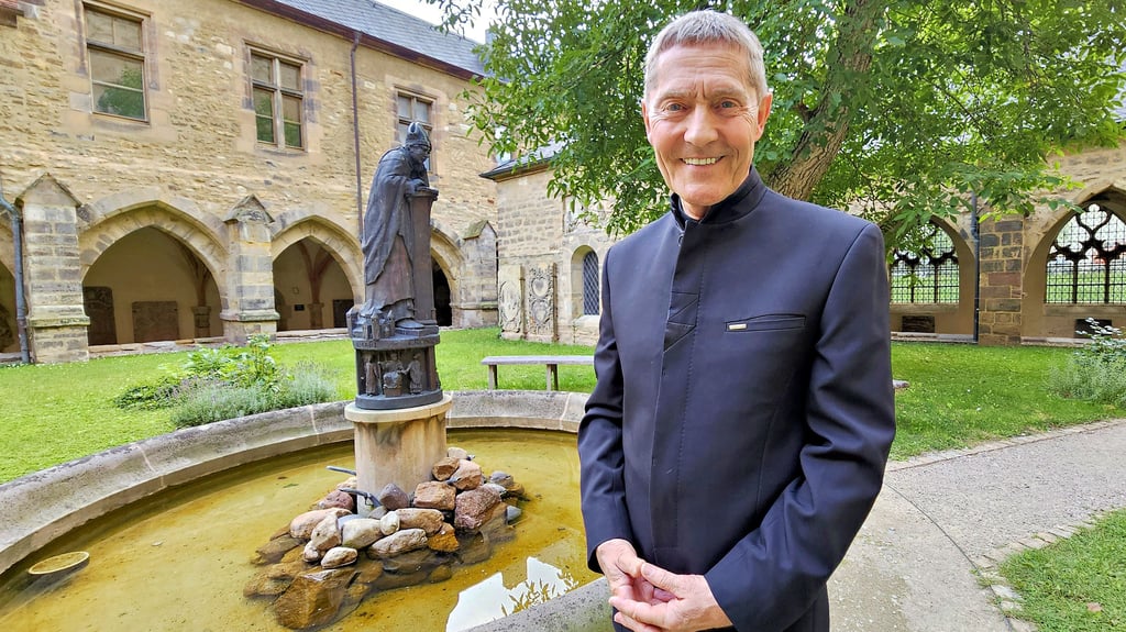 Udo Schenk war zu Gast im Merseburger Dom und lieh unter anderem dem großen Chronisten Thietmar von Merseburg seine Stimme.