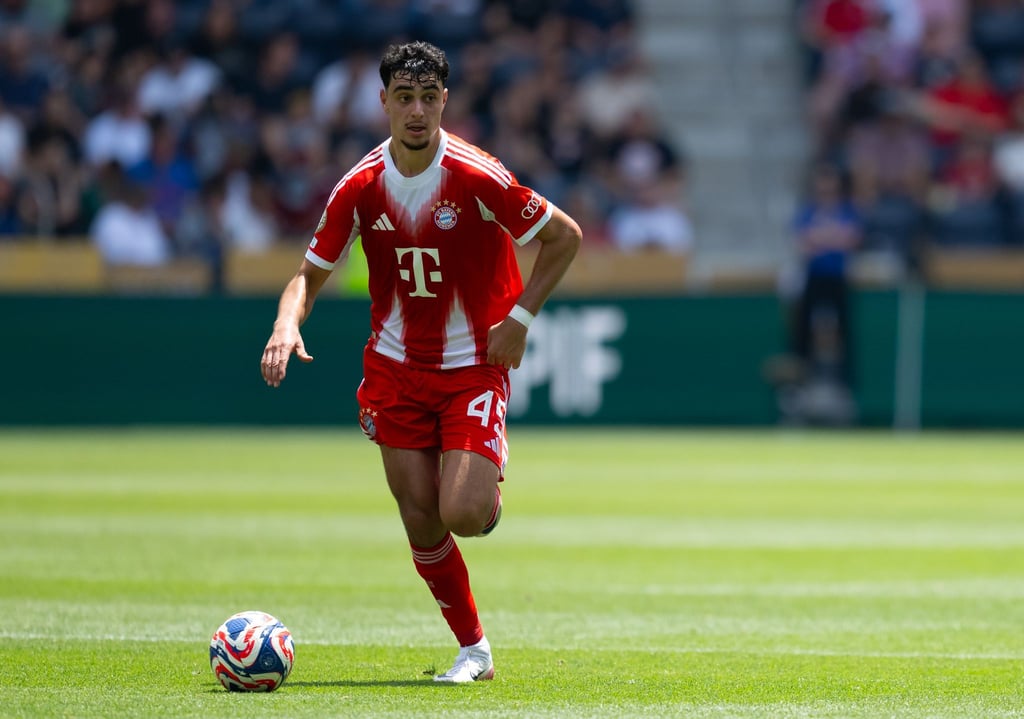 Adam Aznou verlässt den FC Bayern München.