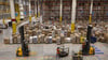 Ein Amazon-Logistikzentrum in Dummerstorf, Mecklenburg-Vorpommern. Der US-Konzern kündigt eine Lohnerhöhung für seine Logistik-Mitarbeiter in Deutschland an.
