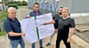 Vorstandsmitglieder Henning Preisler, Stephan Geserick, Jeff Kohl und Klaus Weihrauch vor dem neuen Vereinsgebäude – die größte Investition des BBC 08. Offen ist, ob der Kurs ohne Vereinshilfe fortgesetzt werden kann. 