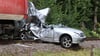 Zwei Menschen kamen bei einem Unfall an einem Bahnübergang in Bad Zwischenahn ums Leben.