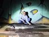 Dennes Kuhlemann mit dem Wels, den er in Magdeburg gefangen hatte: Der Fisch war 2,54 Meter lang und rund 100 Kilogramm schwer.