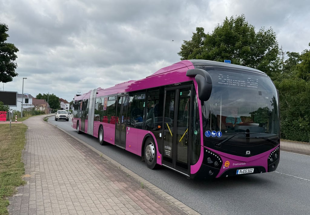 Wie schon bei der Generalsanierung auf der Riedbahn werden auch bei der Modernisierung der Strecke Hamburg-Berlin Busse für den Ersatzverkehr eingesetzt.
