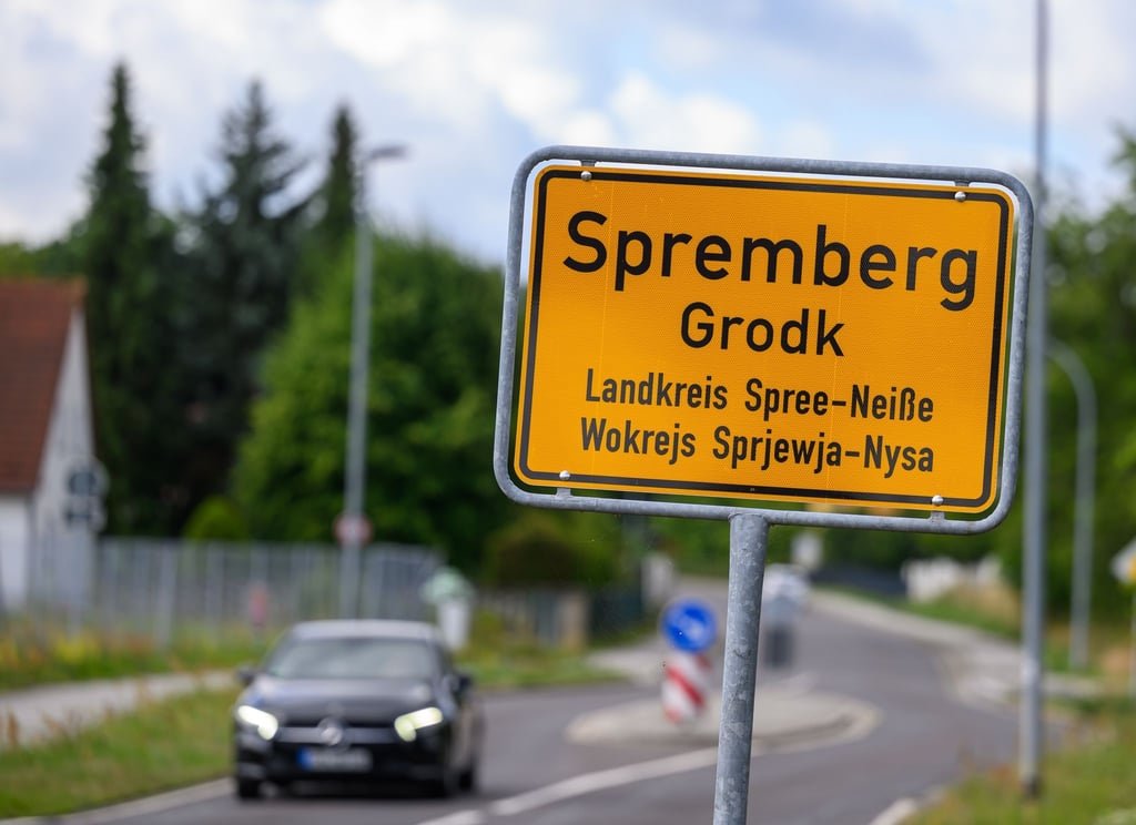 In Spremberg in der Lausitz ist nach einem Vorstoß der Bürgermeisterin eine Debatte über Rechtsextremismus entbrannt. (Archivbild)