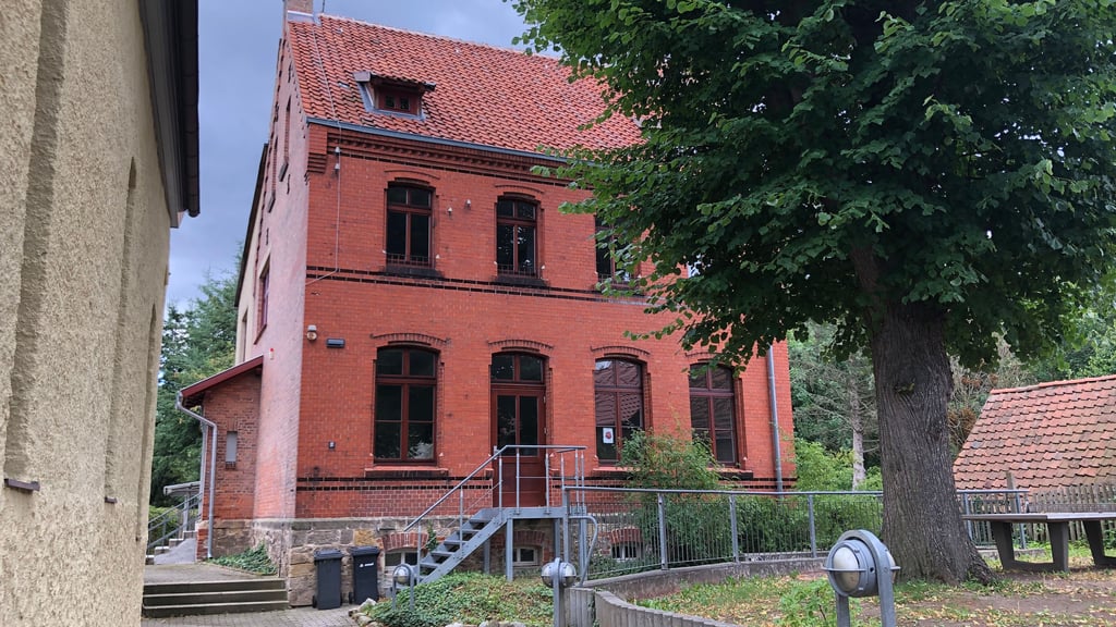 In der Alten Schule in Bad Suderode sind seit April 2024 im Auftrag der Stadt Quedlinburg umfangreiche Sanierungs- und Umbauarbeiten erfolgt.
