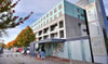 Unter anderem aus der Uni-Klinik in Magdeburg hat die angeklagte Schönebeckerin Blankorezepte und Arztstempel für ihre Fälschungen gestohlen. 