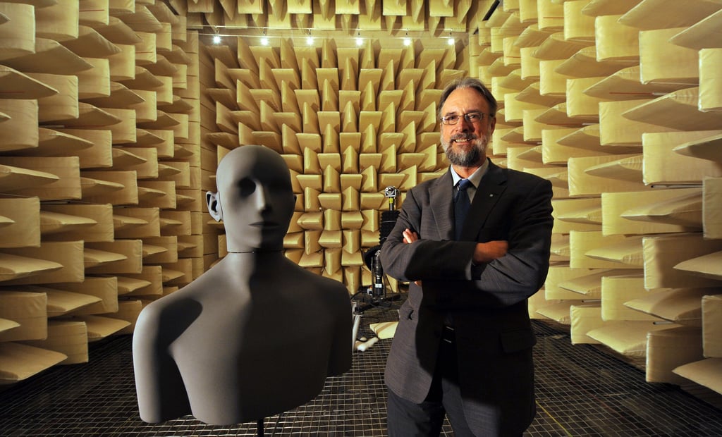 Karlheinz Brandenburg wechselte Jahre nach seiner Erfindung nach Thüringen, wo er das Fraunhofer-Instituts für Digitale Medientechnologie IDMT in Ilmenau leitete. In Halle betrieb er damals eine Firma.