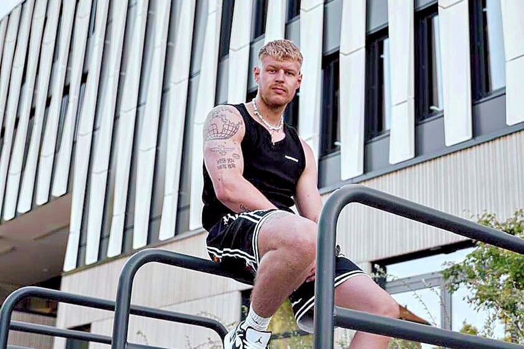 Der Freyburger Basketballer Aaron Kayser hat mal wieder seine Sachen gepackt. Zum zweiten Mal ist er jetzt nach Paderborn gewechselt.