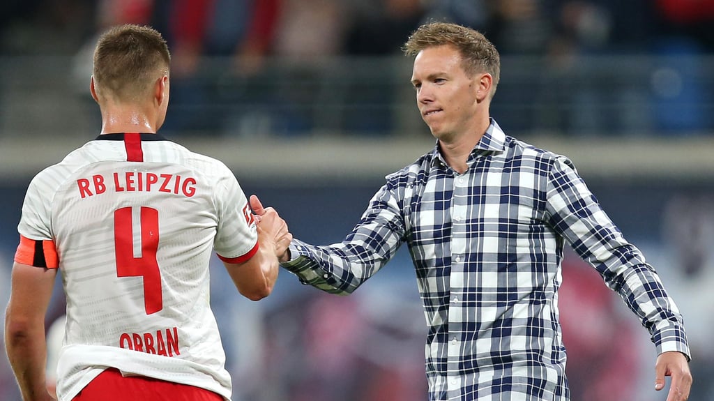 Der damalige RB-Trainer Julian Nagelsmann 2019 mit seinem Kapitän Willi Orban.