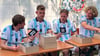 Florian Niederlechner (2.v.l.) und seine Mitspieler freuen sich auf die neue Saison.