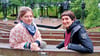 Lara Scherpinski (li.) und Annika Schäfer im Rund der Waldbühne Benneckenstein. Sie entwickeln das Stück „Wenn kein Baum mehr fällt“.