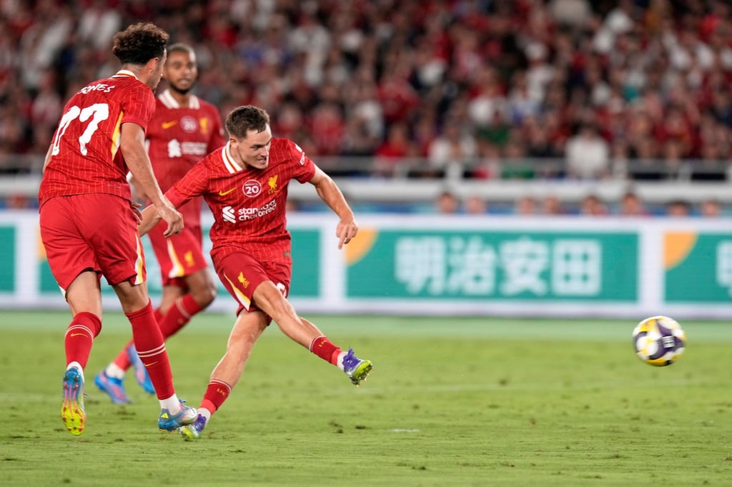 Florian Wirtz zieht ab und erzielt sein erstes Tor für die Reds.