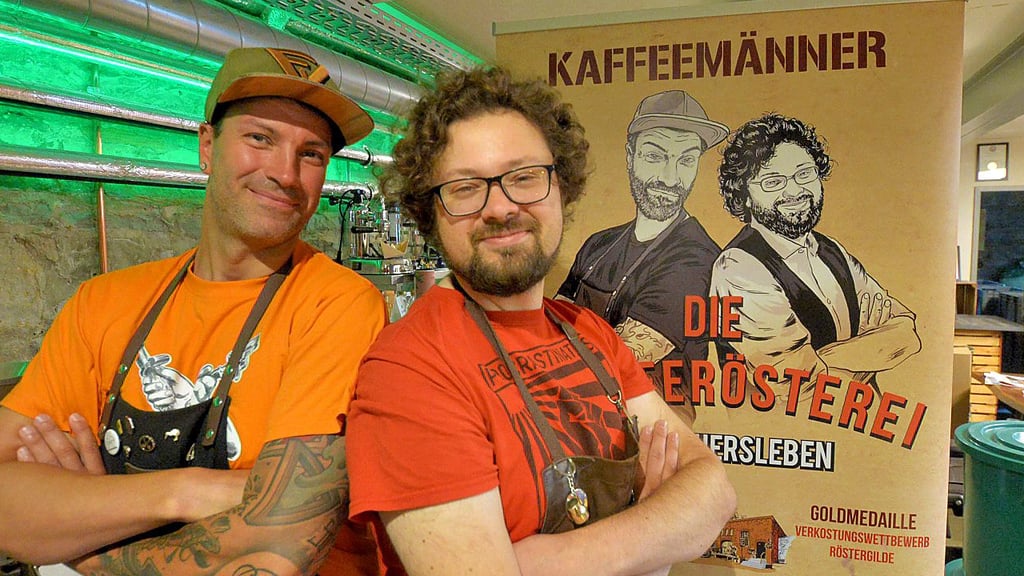 Die Ascherslebener Kaffeemänner Thomas Schatz und Dominik Rider feiern fünfjähriges Jubiläum.