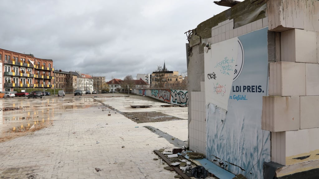 An der Schönebecker Straße/Ecke Warschauer Straße in Magdeburg stand ein Aldi. Dieser wurde im Herbst 2022 geschlossen.