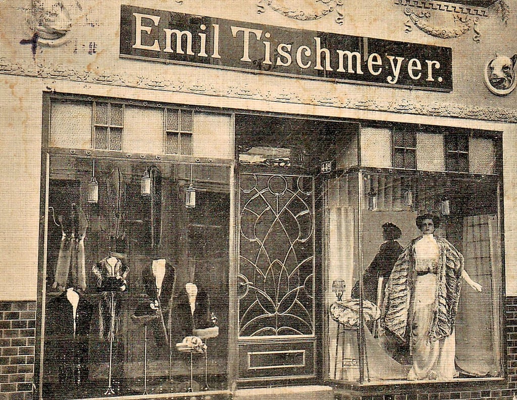 Das Geschäft der Firma Tischmeyer in der Querstraße, der heutigen Loewestraße.