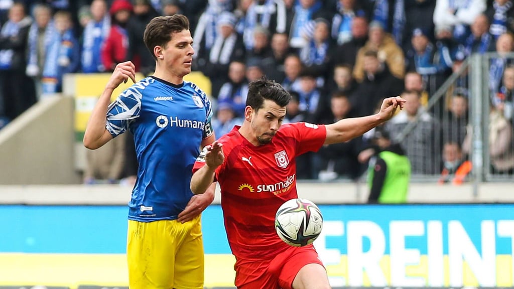 Zuletzt standen sich FCM und HFC im Mai 2022 in einem Pflichtspiel gegenüber, damals noch in Liga drei. Am Donnerstag kommt es zum Duell in der Regionalliga Nordost, das im Livestream übertragen wird.