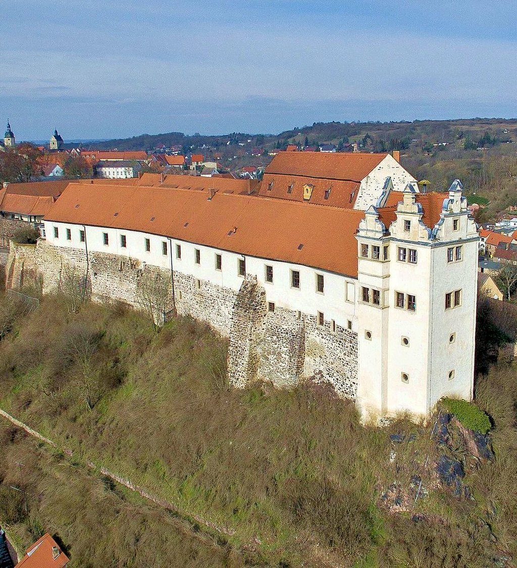 Zwischen der Burg in Wettin und dem Verwaltungssitz des Saalekreises, dem Schloss Merseburg, liegen 30 Kilometer Luftlinie.