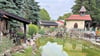 Der Garten der Familie Steitz im Gewerbegebiet „Bodewiesen“ in Gänsefurth ist ein einzigartiges Naturparadies mit einer kleinen katholischen Kapelle und einem Wasserrad.  