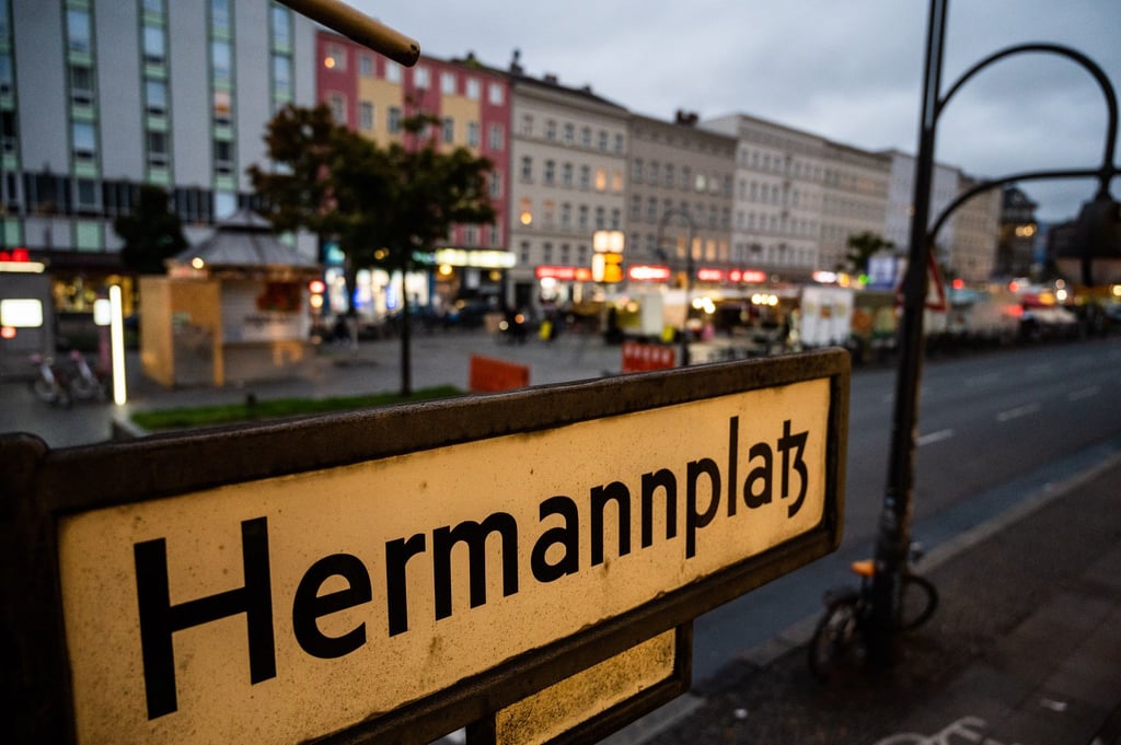Aus Sicht der Grünen wäre ein Jugendzentrum am Hermannplatz eine Überlegung wert. (Archivbild)