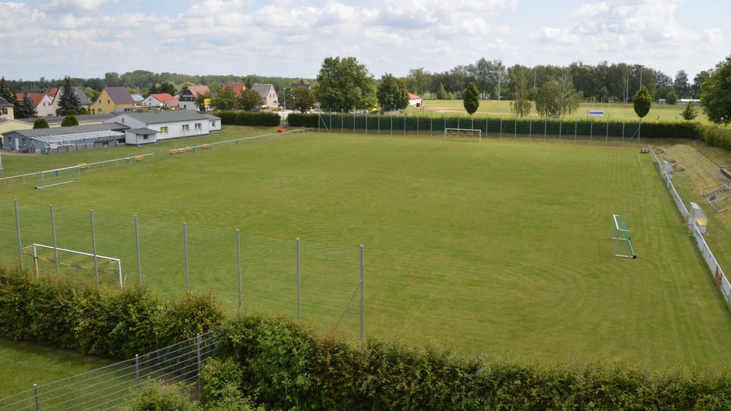 Der SV Hohenmölsen 1919 möchte am Freitagabend rund 800 Gäste auf seinem Sportplatz in der Goethestraße begrüßen.