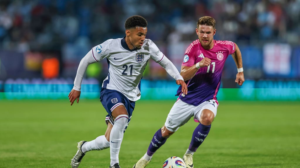 Thielmann (r.) im Finale der U21-EM gegen England.