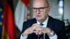 Nach der Abschiebung einer jesidischen Familie äußert sich Brandenburgs Ministerpräsident Dietmar Woidke (SPD) zu dem Fall (Archivbild).