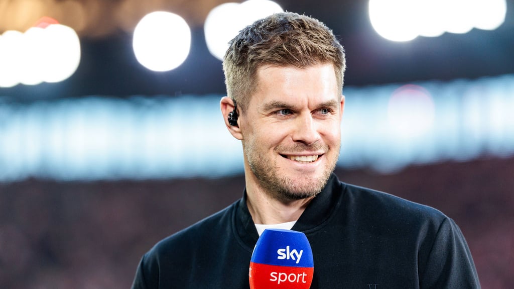 Simon Terodde arbeitet seit Ende seiner aktiven Fußballer-Karriere als Zweitliga-Experte bei Sky.