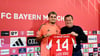 Neuzugang Luis Díaz (l) an der Seite von Bayern-Sportvorstand Max Eberl
