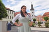 Sie ist die aktuelle  Kuchenlandkönigin:Julia Winkelmann beim Fotoshooting auf dem Marktplatz von Gerbstedt.