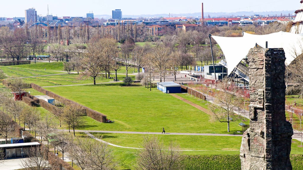 Die MDCC-Parkbühne im Magdeburger Elbauenpark: Hier hätte im August 2025 das Elbrock Open-Air stattfinden sollen.