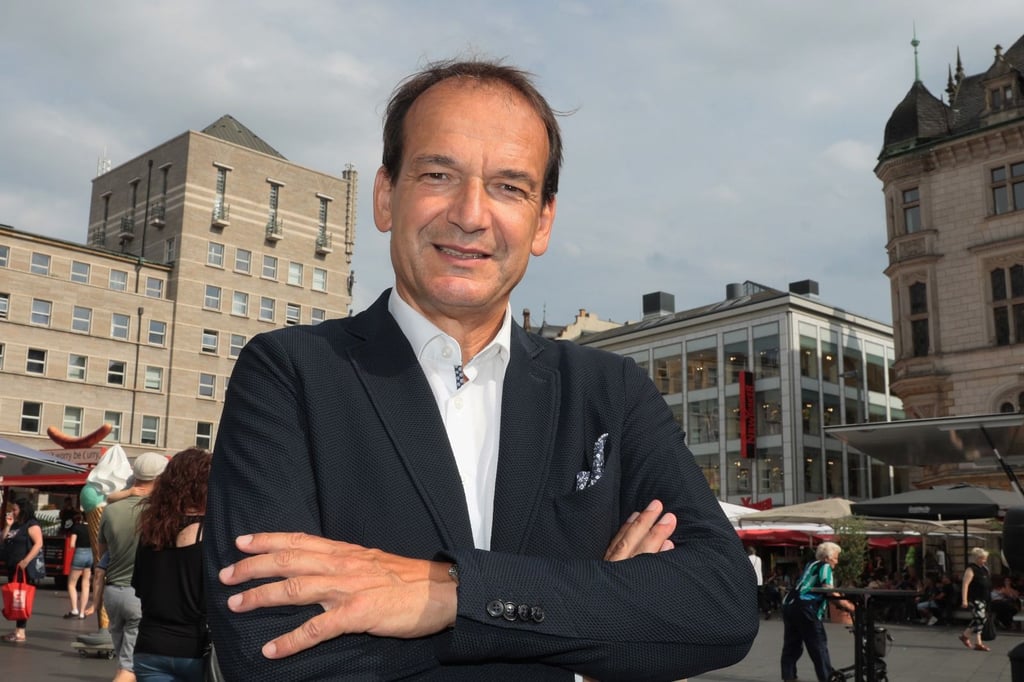 Sachsen-Anhalts FDP-Fraktionschef Andreas Silbersack auf dem Marktplatz in Halle.